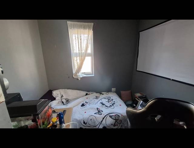 2 BEDROOM FREEHOLD FOR SALE IN WOODLANDS